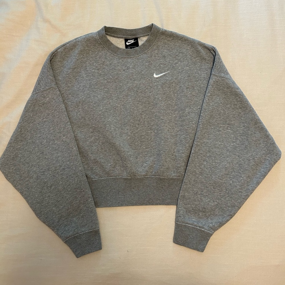 EUC WOMENS NIKE CROPPED CREWNECK